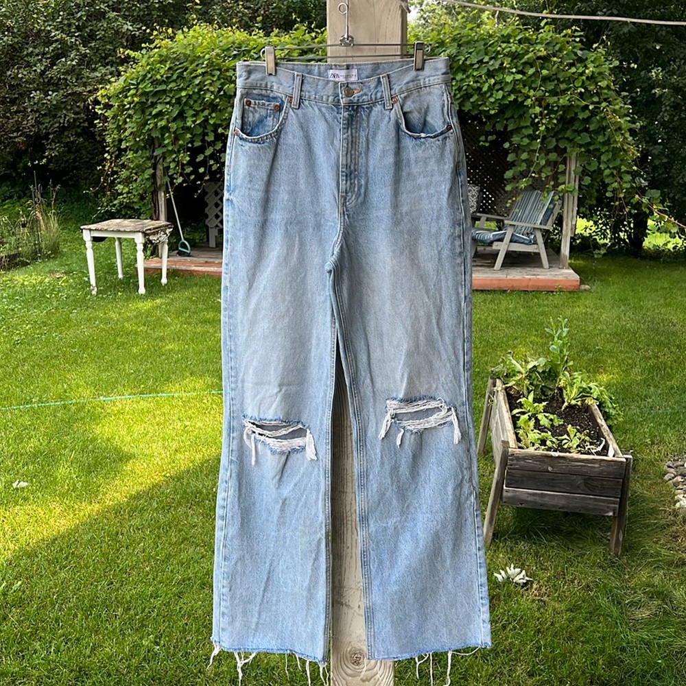 High Rise Wide Leg Distressed Light Wash Jeans - Size 8
